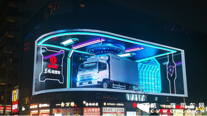 昨日，一支卡车飞上天的短视频火爆全网，引发了不少武汉本地网红前去江汉路打卡。