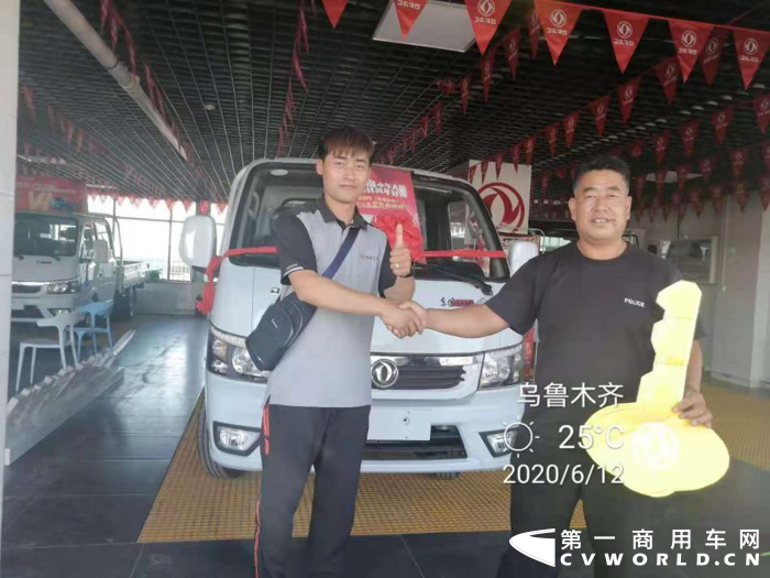 如果一辆车的运营成本只有燃油车的一半都不到，你会买吗？从事货运20余年的马师傅几乎是毫不犹豫就做出了选择。