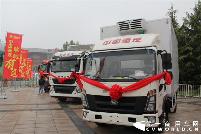 中国重汽冷藏车1.png