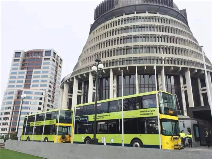 近日，12辆中车电动海外版“新巴客”亮相奥克兰（NZ Bus）。在新西兰官方媒体，奥克兰交通局官方推特，以及当地市长及运营商NZ Bus的Facebook上，活动得到极大的认可与关注。这是继2018年中车电动进入新西兰以来，再次获得奥克兰市长点赞！
