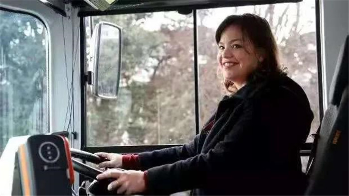 近日，12辆中车电动海外版“新巴客”亮相奥克兰（NZ Bus）。在新西兰官方媒体，奥克兰交通局官方推特，以及当地市长及运营商NZ Bus的Facebook上，活动得到极大的认可与关注。这是继2018年中车电动进入新西兰以来，再次获得奥克兰市长点赞！
