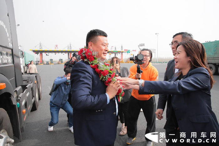 4月27日，由耿开学驾驶的55周年纪念版J6，由郑州出发，历时4天5地，行驶1800公里，跨越大半个中国，于下午三点半顺利抵达长春。