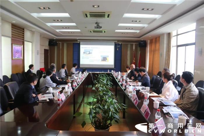 4月27日，汉马科技----沧兴控股战略合作签约仪式在汉马科技集团第一会议室举行。汉马科技集团党委书记、总经理刘汉如，沧兴控股有限公司董事长杨焕成，沧兴控股有限公司成本中心副总裁张俊明，沧兴控股有限公司行政中心秘书长张永健，汉马科技集团总经理助理羊明银等出席仪式。