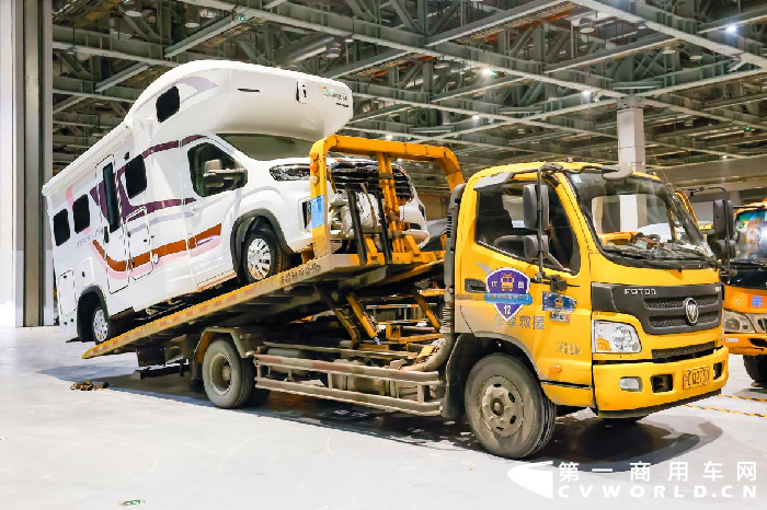 1000家汽车商、1310辆展车、36万平米展厅，128辆全球首发车辆……