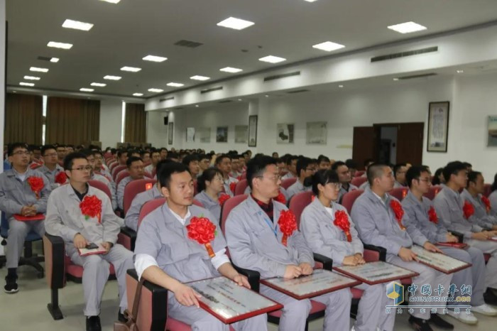 2021年5月4日，汉马科技集团公司召开第二届科学技术奖暨“五四”表彰大会。