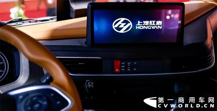“双子星”震撼亮相，惊艳不止外观，奢华内饰，大有可观，坐在车里看重卡，带你看看新“饰”界！