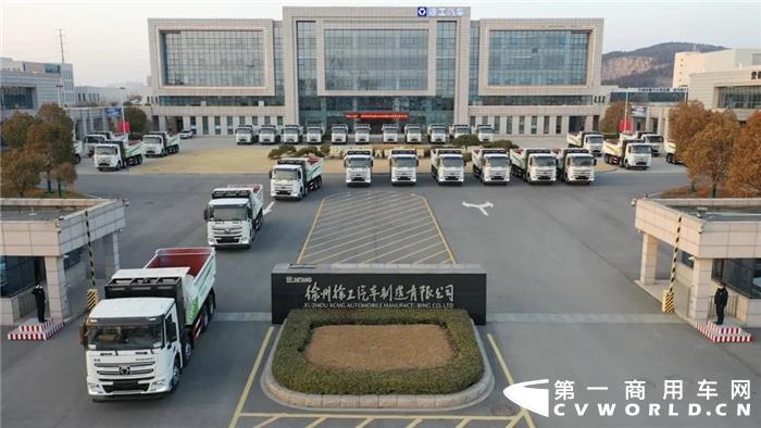 交车持续火爆 大年三十仍有人提车