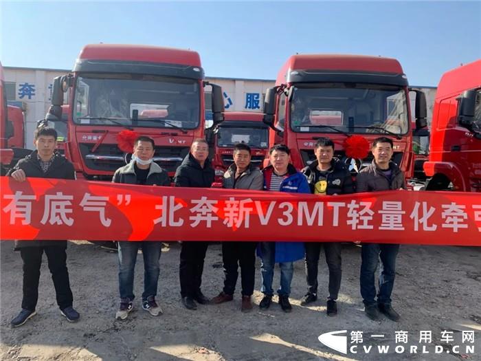 交车持续火爆 大年三十仍有人提车