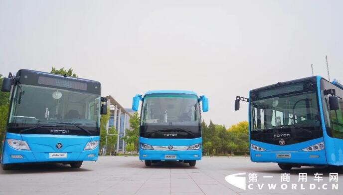 近日，为加快我国新冠疫苗接种效率，在北京市经信局及北京疾控中心的指导下，福田欧辉全员行动以首善标准对福田欧辉移动疫苗接种车进行重新改制研发，从研发设计、采购与生产等整条产业链上的数百人参与改制，利用短短5天假期成功完成全面改制，并于5月6日推出以“首善标准，全能卫士”为定位的全新福田欧辉移动疫苗接种车。