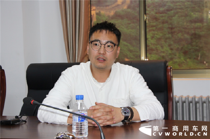 绿水青山就是金山银山。在北京密云威克矿山区内，北京公铁绿链多式联运股份有限公司（以下简称“公铁绿链”）携手汉马H7纯电动重卡正在用实际行动践行着“绿色发展、守护碧水蓝天”的初心和使命。



