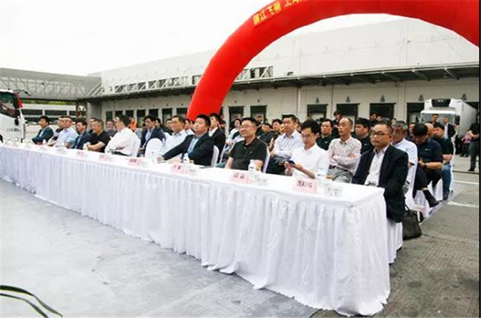 抢“鲜”一步，庆铃五十铃再次批量交付领鲜物流3.jpg