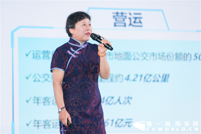 ​在一座充满现代气息的城市，一款什么样的公交车才能与之相称？宇通再次以顺应大势的洞见与引领未来的远见，给出了答案。