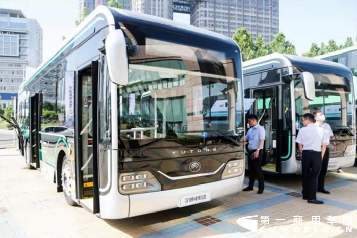 ​在一座充满现代气息的城市，一款什么样的公交车才能与之相称？宇通再次以顺应大势的洞见与引领未来的远见，给出了答案。