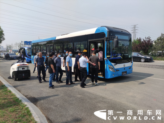 近期，第五届世界智能大会在天津梅江会展中心开幕。本届世界智能大会通过线上线下融合的方式举行，以“智能新时代：赋能新发展、智构新格局”为主题，形成“会展赛+智能体验”“四位一体”国际化平台。世界智能大会的召开使得一批“国之重器”和前沿技术成果集中亮相，一场人工智能领域盛宴盛大开幕。