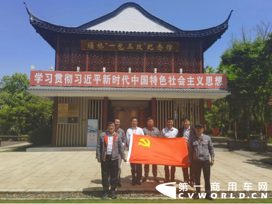 ​为推动党史学习教育深入开展，继承发扬革命精神，近日，中车电动子公司无锡中车业务党支部开展“学党史、践初心”主题党日活动，党支部全体党员参加。
