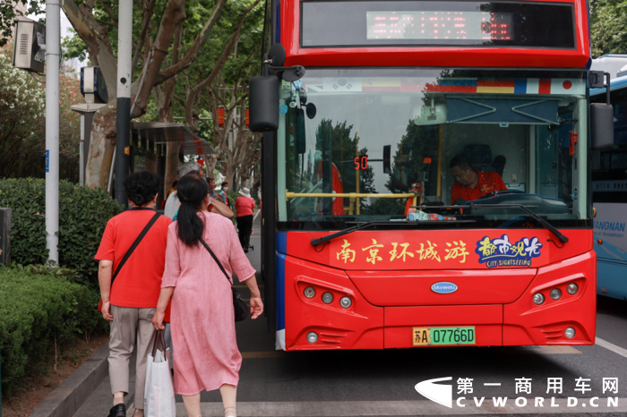 今年是中国共产党成立100周年。为了弘扬红色传统，为实现中国梦贡献自己的力量，6月3日，”品征途 质有沃”，开沃红色之旅南京站正式启航。活动当天，开沃集团董事长黄宏生先生亲自带领客户代表、行业专家及集团卓越员工等一众嘉宾亮相南京金龙基地，学习红色文化，感受革命情怀，并举办了隆重的活动启动仪式。