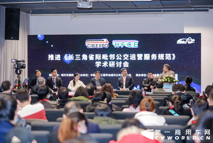 2020年，一场突如其来的疫情席卷全世界，给人们的生活带来极大的影响和变化。中国经过一年多众志成城的努力，有效控制了疫情的传播，赢得了举世瞩目的成就。