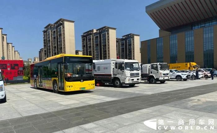 近日，以“人与自然和谐共生”为主题的甘肃省6.5世界环境日宣传活动在天水启动，活动聚焦“双碳”目标，厚植绿色根基。值得一提的是，自2019年至今，近200辆中车电动新巴客服务天水，现已成为“陇上江南”践行绿色发展的“流动风景”。