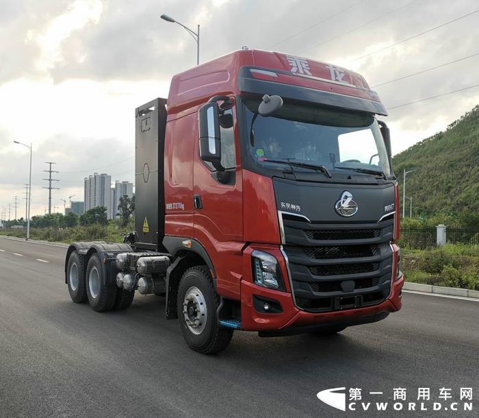 今天（6月15日），工信部发布第345批道路机动车辆新车申报公示，牵引车方面有31款在榜。这31款牵引车中，国六牵引车有25款，分别为柴油国六牵引车19款，天然气国六牵引车6款；新能源牵引车有6款，分别为5款换电牵引车和1款燃料电池牵引车。本批公示牵引车数量与上批公示相同，细分品类数量则略有上下波动。