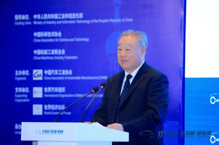 2021年6月17日，备受瞩目的2021中国汽车论坛在上海隆重召开。本届论坛主题为“新起点 新战略 新格局——推动汽车产业高质量发展”，共设置了“1场闭门峰会+1个大会论坛+2个中外论坛+12个主题论坛”，致力于全面集聚政府主管领导、全球汽车企业领袖、汽车行业精英，共商汽车强国大计，落实国家提出的“碳达峰、碳中和”战略目标要求，助力构建“双循环”新发展格局。
