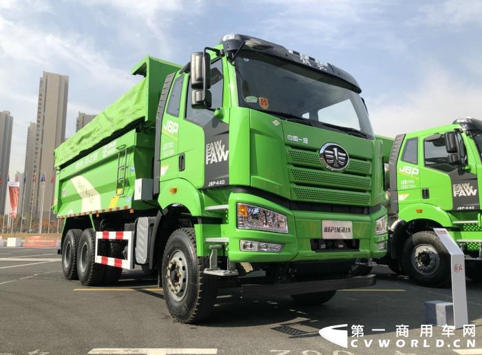 解放新J6P LNG渣土车.jpg