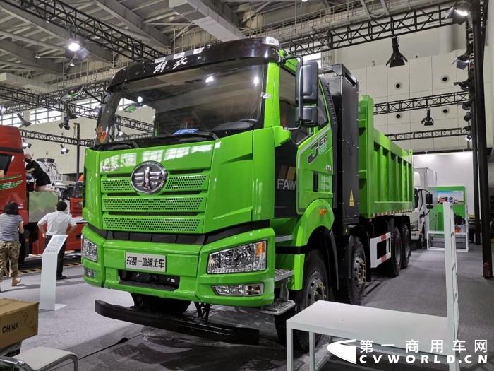 一汽解放J6F 8×4 换电自卸车（充换一体）.jpg