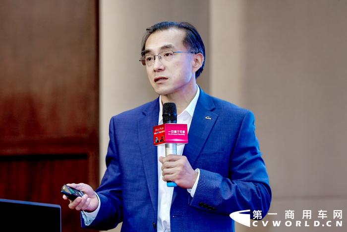 作为中国汽车行业的主力军，东风商用车察势而为，驭势而行，借助2021年6月24日在南京第34届世界电动车大会暨展览会（EVS34），发布了“可靠的新能源解决方案”，为这一困境的突破贡献“东风智慧”、“东风力量”。