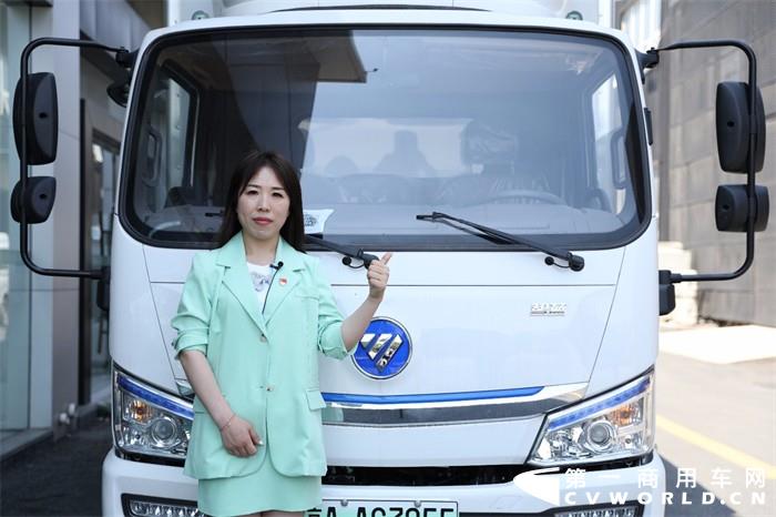 “北京‘油换电’，福田智蓝新能源值得信赖。”谈及公司的车辆置换，北京菜篮子运输有限公司总经理王雪如是说。