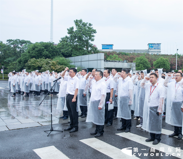 7月1日上午，中车电动举行升旗仪式，并组织全体员工收看庆祝“中国共产党成立100周年大会”。