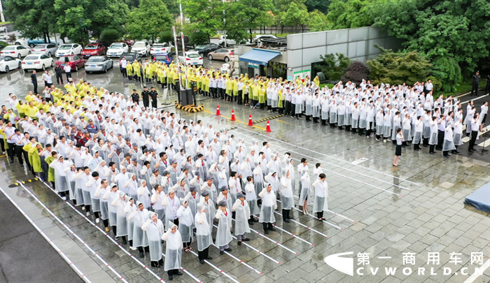 7月1日上午，中车电动举行升旗仪式，并组织全体员工收看庆祝“中国共产党成立100周年大会”。