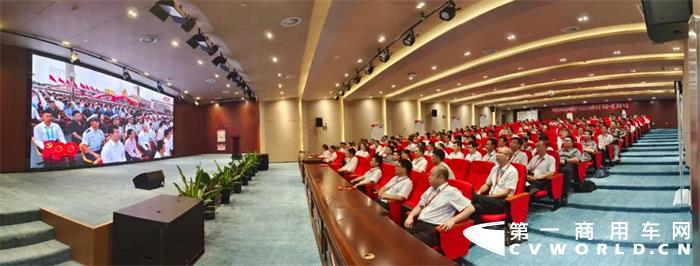 7月1日上午，中车电动举行升旗仪式，并组织全体员工收看庆祝“中国共产党成立100周年大会”。