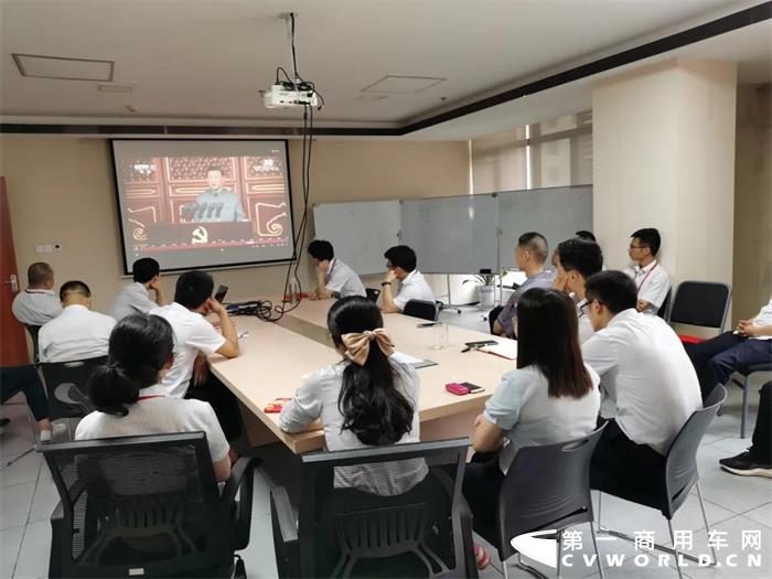 7月1日上午，中车电动举行升旗仪式，并组织全体员工收看庆祝“中国共产党成立100周年大会”。