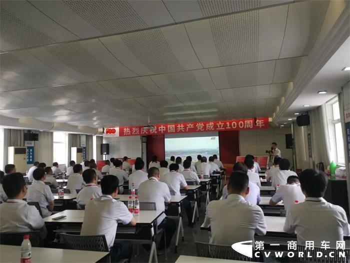 7月1日上午，中车电动举行升旗仪式，并组织全体员工收看庆祝“中国共产党成立100周年大会”。