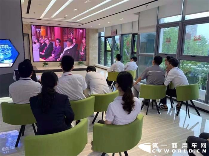 7月1日上午，中车电动举行升旗仪式，并组织全体员工收看庆祝“中国共产党成立100周年大会”。