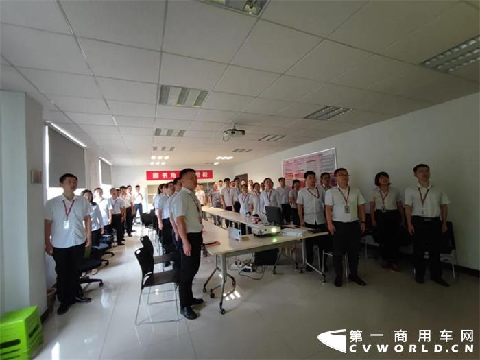 7月1日上午，中车电动举行升旗仪式，并组织全体员工收看庆祝“中国共产党成立100周年大会”。