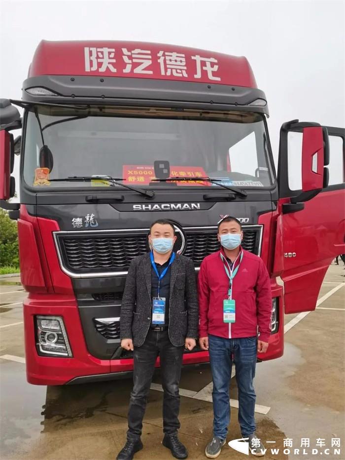 陕汽重卡批量交付势如破竹。