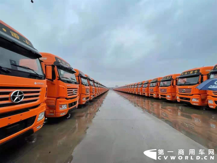 “开了20多年的卡车，还是第一次开这么舒适的牵引车”，陈总第一次试驾大运N9H就这样评价。