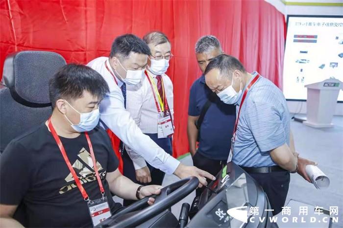 时代从未停止出题，欧科佳从没怕过，执着地将“创新”两个字写在成长基因里。