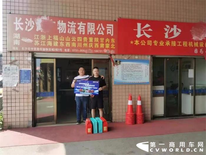 陕汽重卡，品鉴推介百站百胜 感恩拜访情暖客户