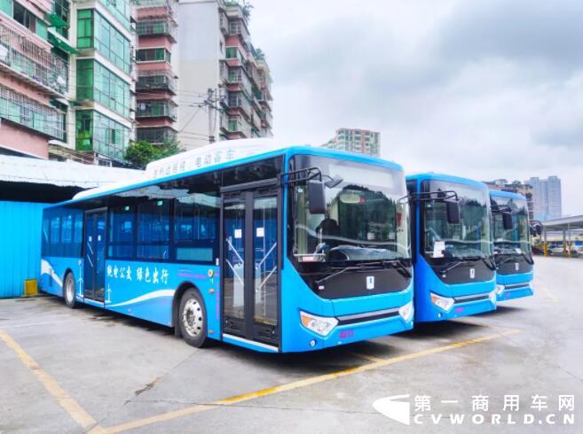 7月13日， 49台吉利星际纯电动客车E12再次交付贵阳，助力贵阳环保出行，为贵阳绿色发展提供方向。