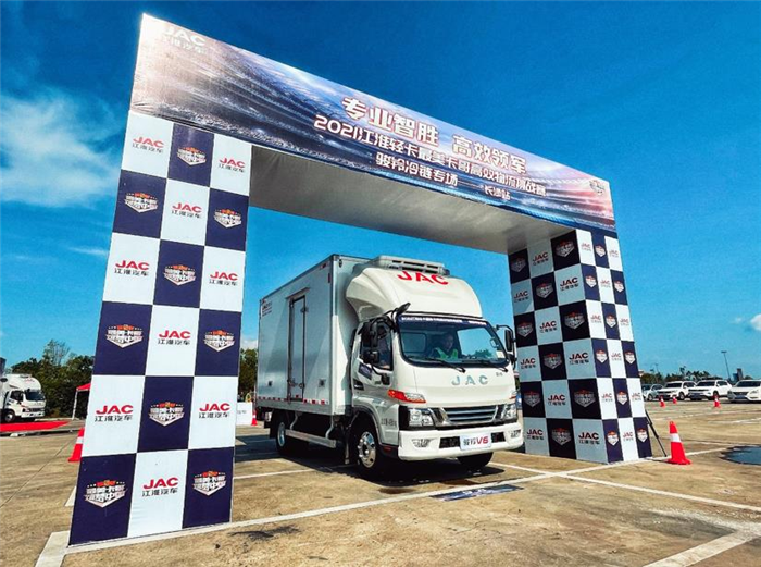 7月25日，2021江淮轻卡最美卡哥第五季高效物流挑战赛——骏铃冷链专场长沙站在湖南长沙正式举行。近百余位卡友参与此次线下角逐，成功决出一等奖1名，二等奖2名，三等奖2名共5名选手晋级全国总决赛。
