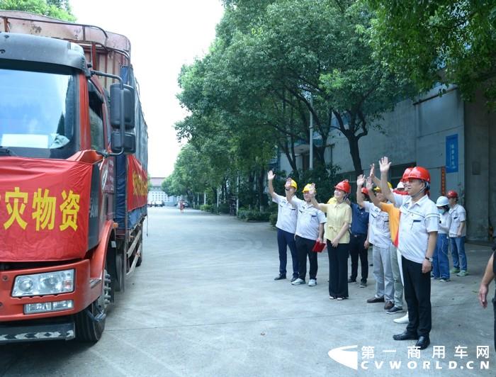 救灾物资出发.jpg
