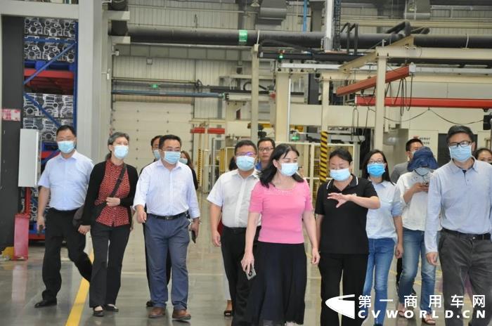 8月2日下午，昆明市人大常委会副主任毕惠芝带队到昆明云内动力股份有限公司（以下简称“云内动力”）开展调研工作，股份公司总经理代云辉陪同调研。