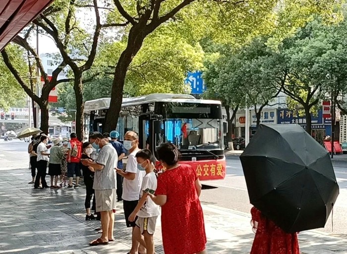 化身移动“小方舱” ，中车新巴客助力核酸检测！4.webp.jpg
