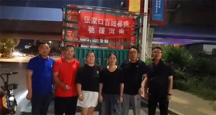 一汽解放卡友驰援灾区。
