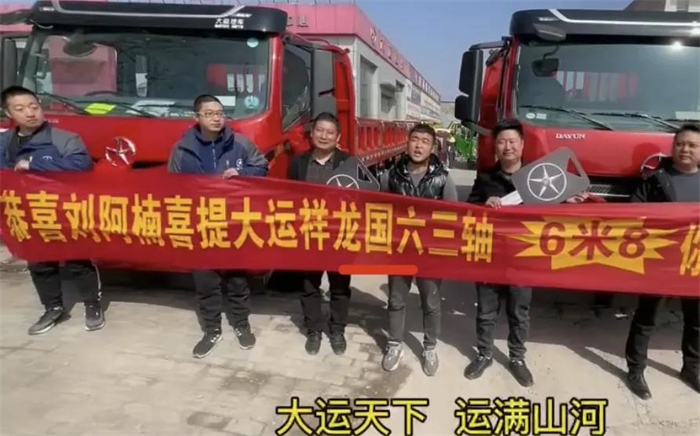 这个92年出生的河北小伙子，摆过地摊、跑过运输，最终成了一名年轻的废品回收站老板。