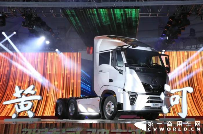 重汽黄河牵引车.jpg