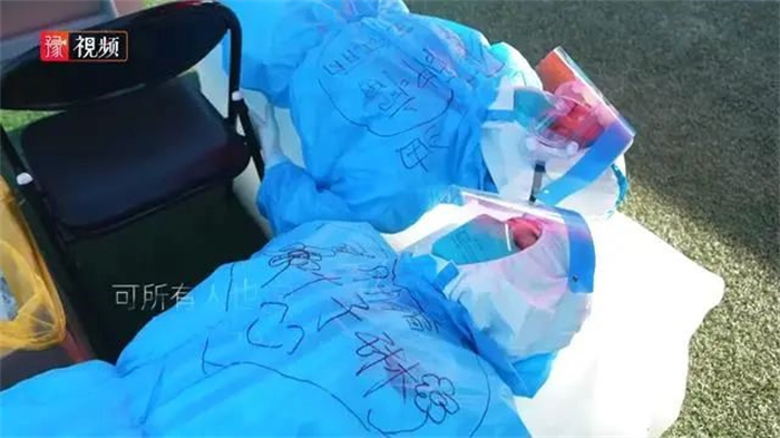 7月中下旬南京、张家界、荆州等地纷纷传出疫情，在国内疫情已经平静了一年多的当下，疫情传来的消息就如同一声惊雷，再次冲击着每个人的心脏。