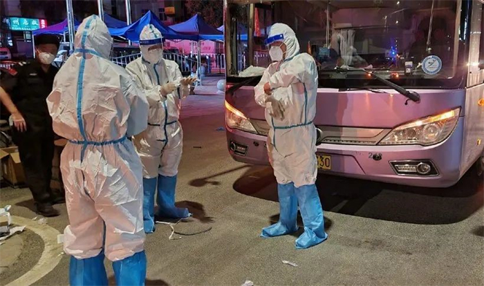 7月中下旬南京、张家界、荆州等地纷纷传出疫情，在国内疫情已经平静了一年多的当下，疫情传来的消息就如同一声惊雷，再次冲击着每个人的心脏。