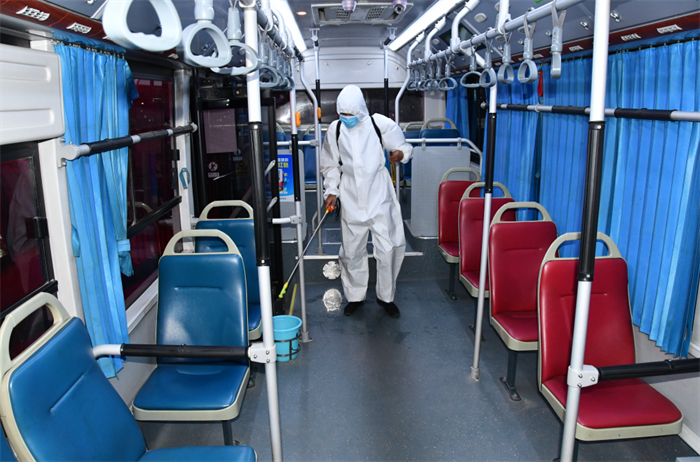 7月中下旬南京、张家界、荆州等地纷纷传出疫情，在国内疫情已经平静了一年多的当下，疫情传来的消息就如同一声惊雷，再次冲击着每个人的心脏。